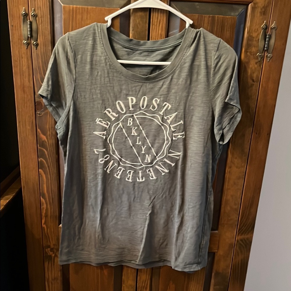 Aeropostale Women's Gray Graphic Tee